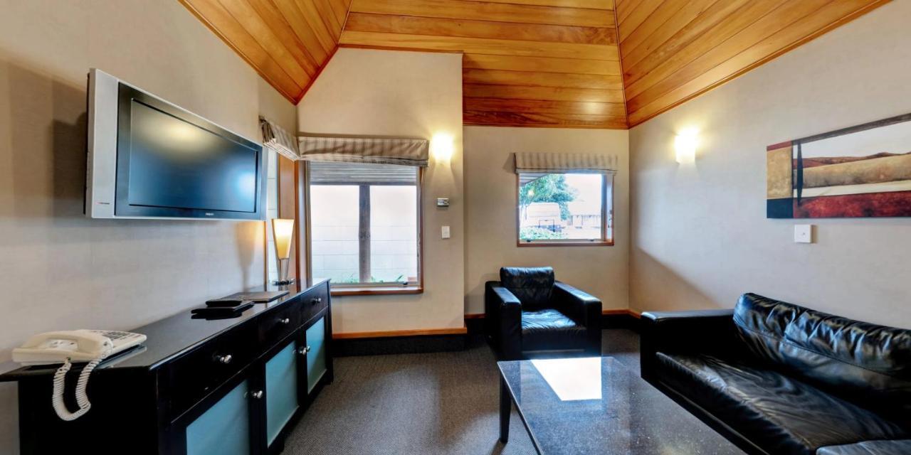 Distinction Te Anau Hotel & Villas Esterno foto