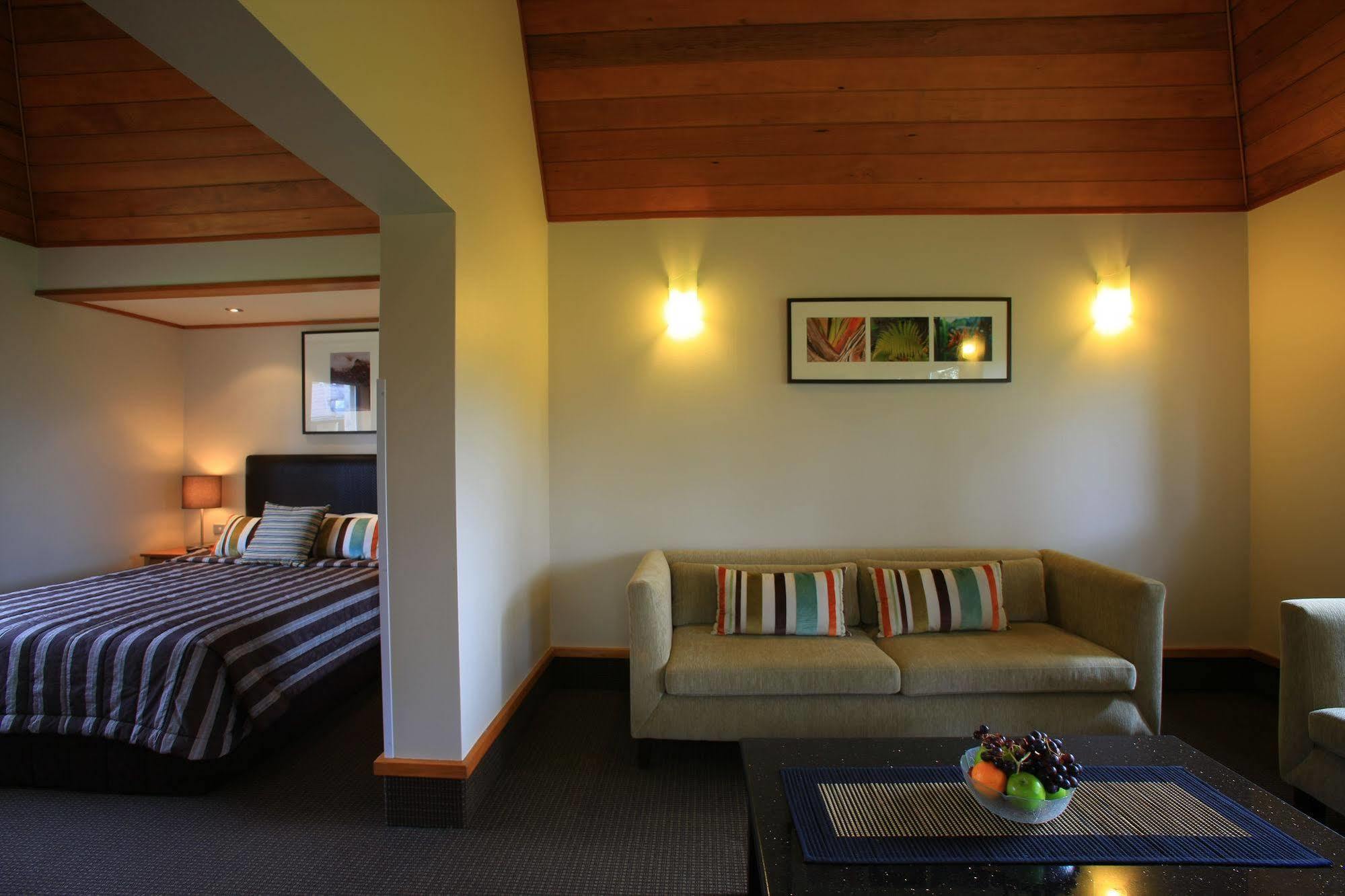 Distinction Te Anau Hotel & Villas Esterno foto