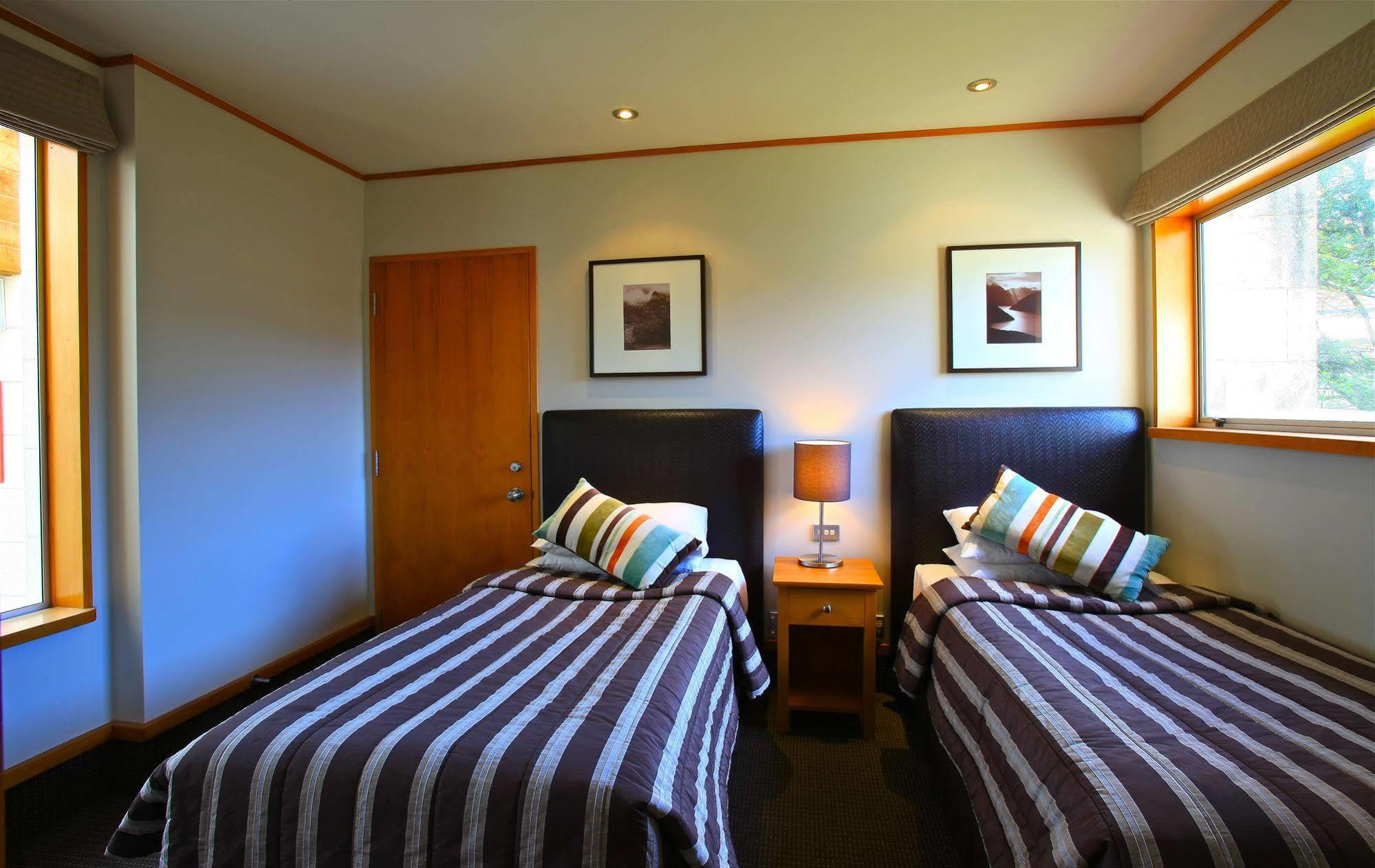 Distinction Te Anau Hotel & Villas Esterno foto
