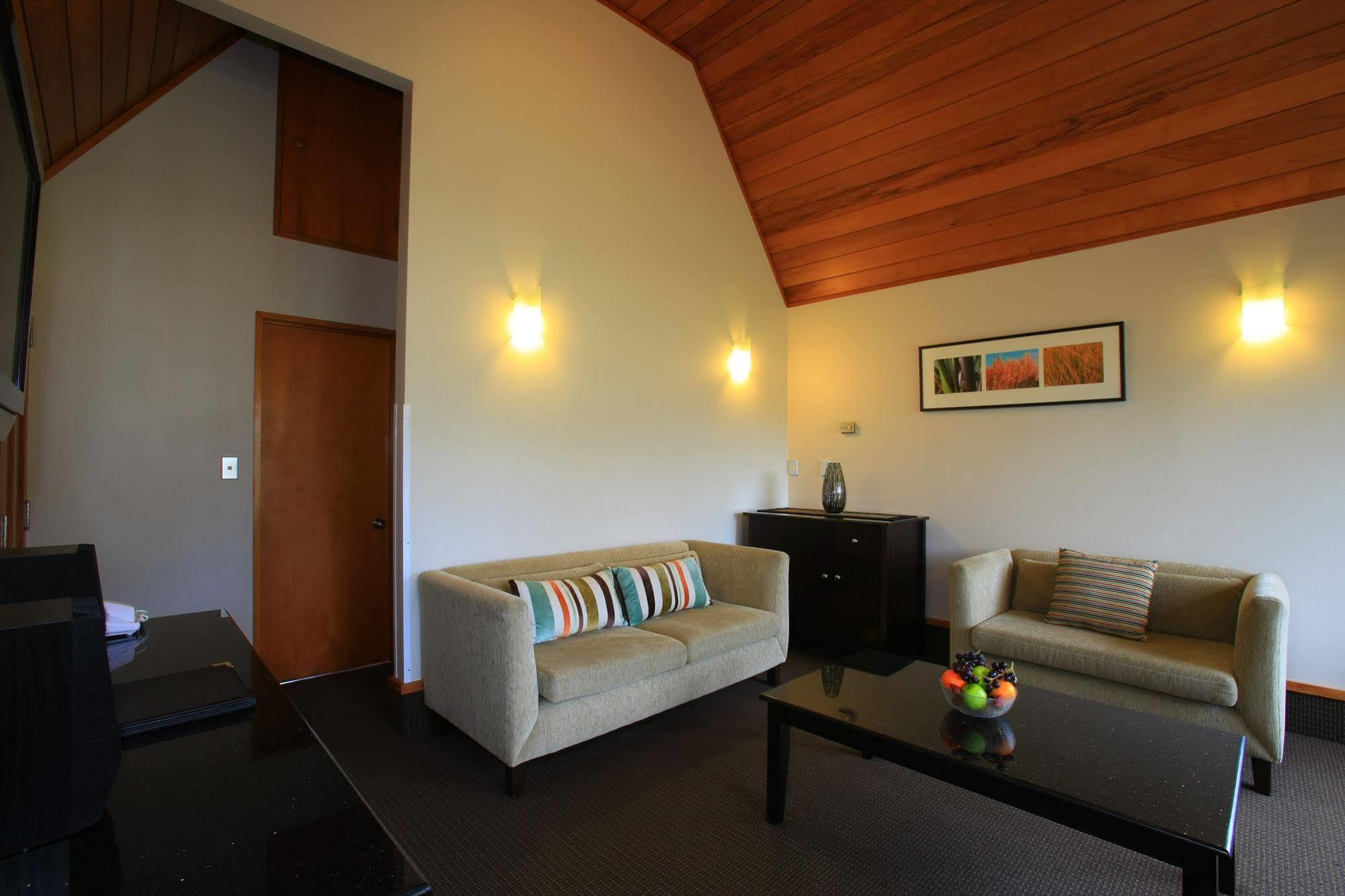 Distinction Te Anau Hotel & Villas Esterno foto